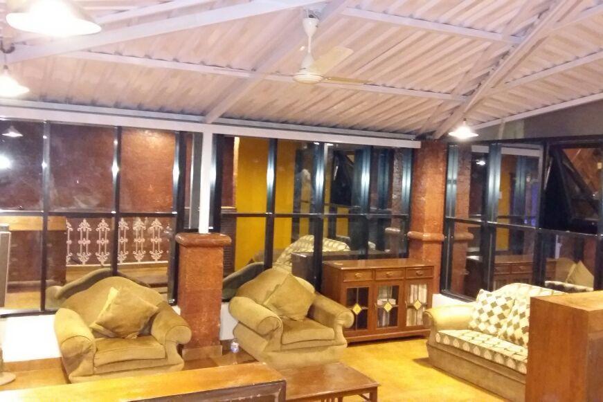 Oyo9850岩上酒店 马哈巴莱斯赫瓦尔 外观 照片